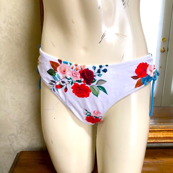 New women’s Cupshe floral bikini bottoms.  Size XL. Ties at sides. - Picture 7 of 11
